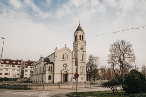 Izradom adventskih vijenaca mladeži brčanske Župe započelo obilježavanje Adventa