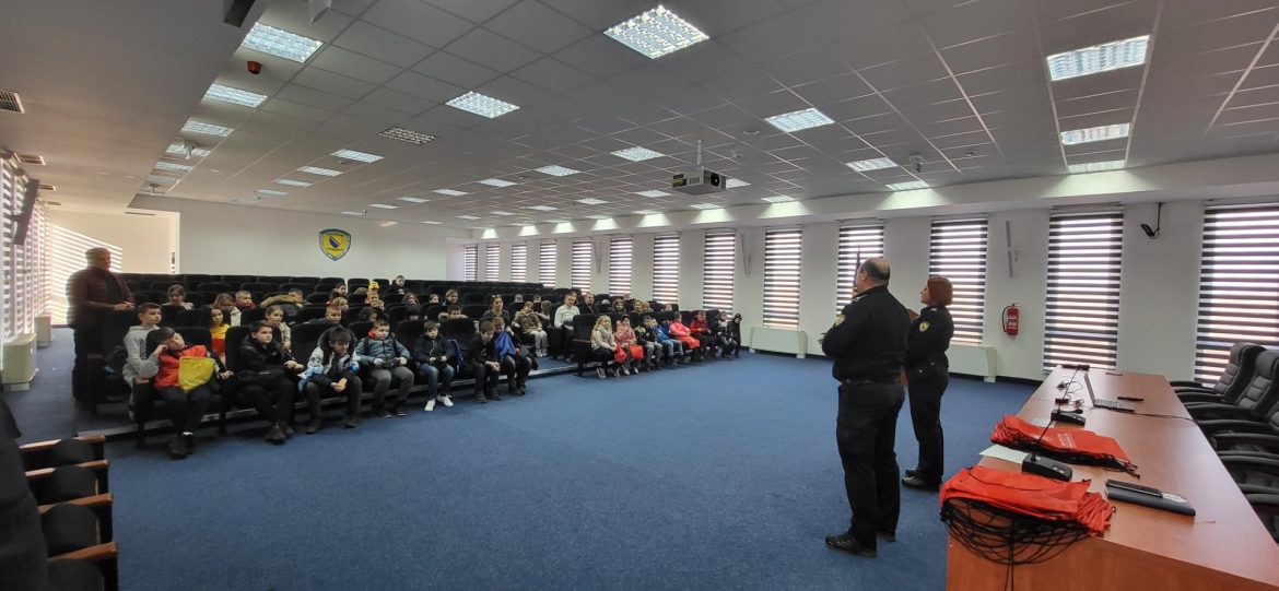 Prostorije Policije posjetili učenici XV Osnovne škole Šatorovići