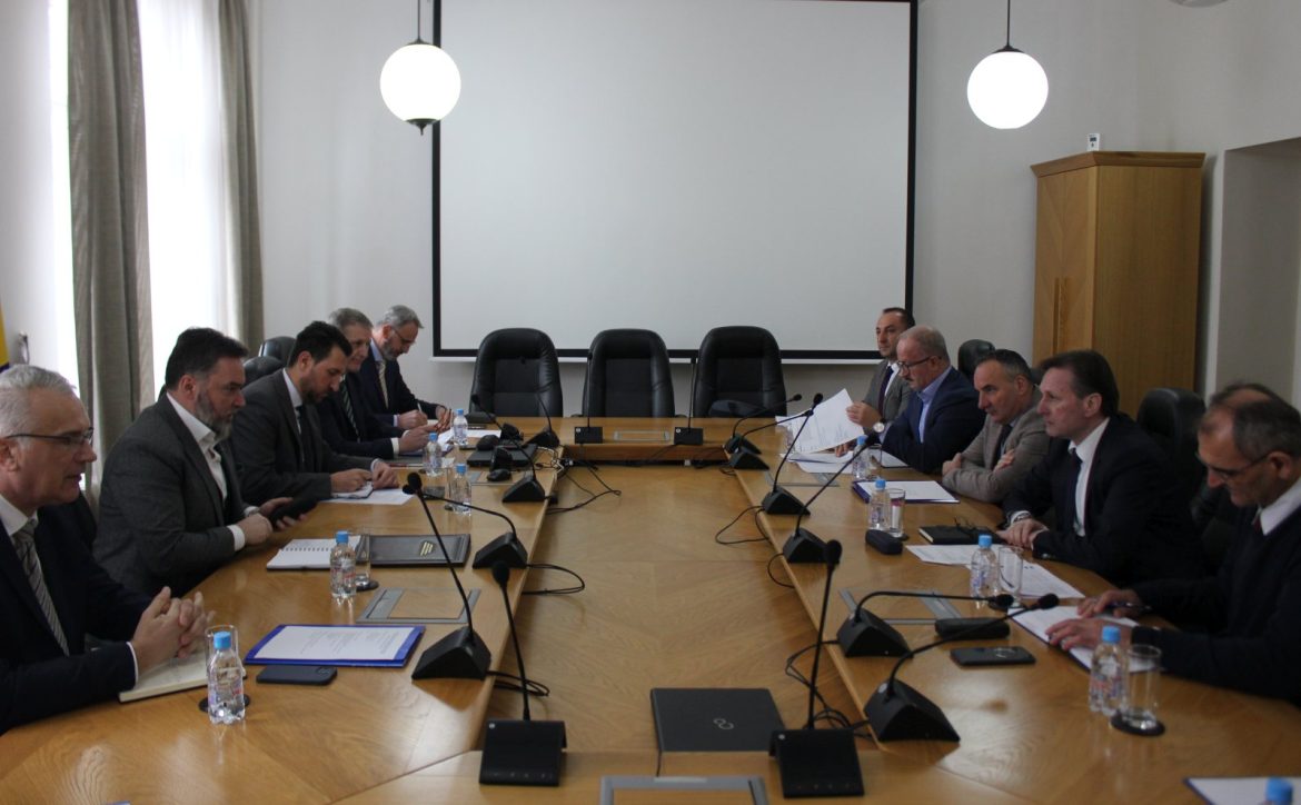 Ministri Hrnjić i Košarac razgovarali o reformskim  procesima i usklađenosti sa EU propisima :