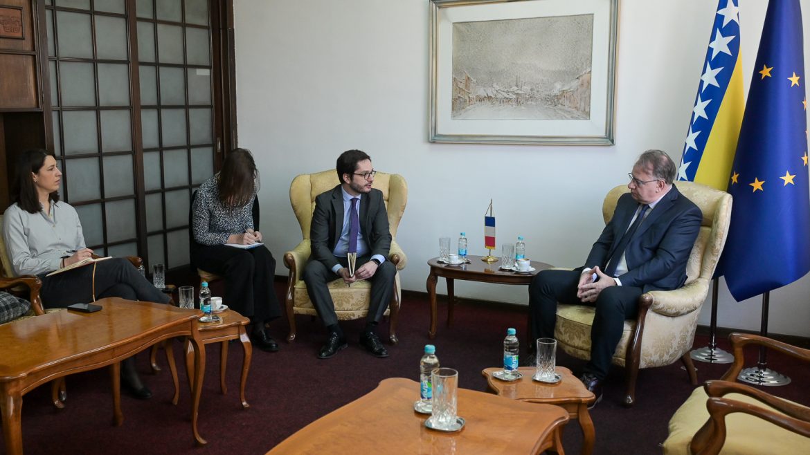 Premijer Nikšić razgovarao sa francuskim ambasadorom Delmasom: U fokusu europski put naše zemlje i jačanje ekonomske suradnje