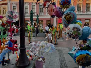 StreetArt Fest oživio središte Brčkog: Ulični umjetnici oduševili brojne posjetitelje